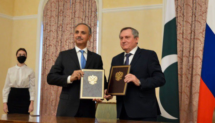 NadiaPTI5's tweet photo. An agreement between pakistan &amp; russia for petroleum subsidy is no more working,
This agreement was singed by pakistan energy minister Omar Ayub Khan and Russian minister, 
Unfortunatley new government of PML-N is not continuing the agreement
#سوچنا_بھی_مت https://t.co/ZS8K8MFcFq