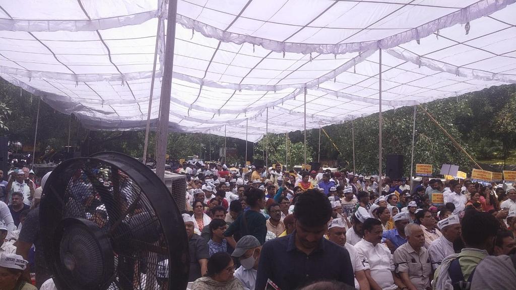 Its 42° tem. But still whole <a href="/AAPDelhi/">Aam Aadmi Party Delhi</a> join together at jantar mantar for raising the issue of Kashmiri Pandits  plz support them🥰🥰🥰❤️❤️❤️❤️❤️

#AAPwithKashmiriPandits
