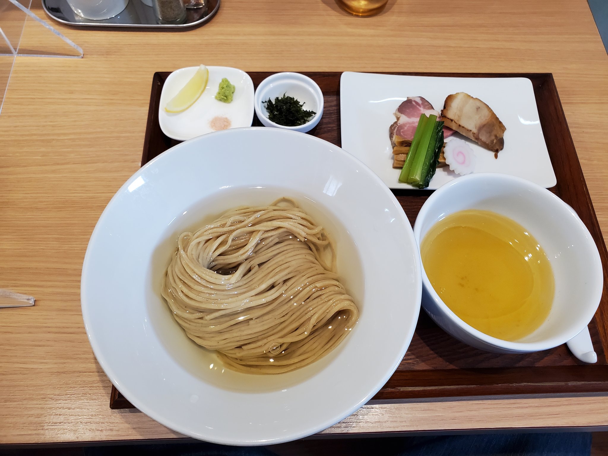 Massy 豊橋のラーメン歩く花さんでデフォの あっさり昆布水塩つけ麺 並 900 を頂きました 珠玉の逸麺を頂きました ごちそうさまでした T Co Pbsclbs2xl Twitter