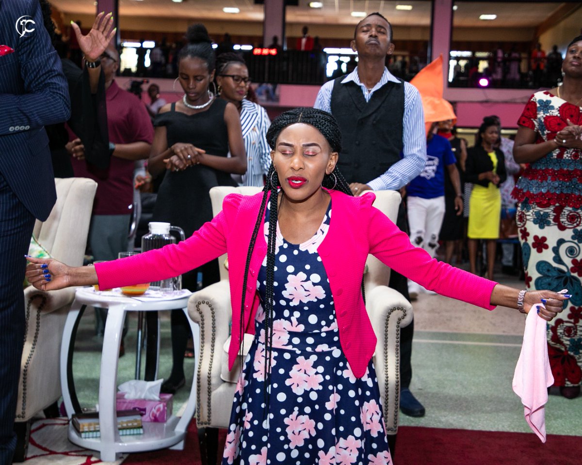 RevKathyKiuna's tweet photo. Hata upepo nao uvume,
Mimi nitakuabudu wewe,
Chanzo cha uhai wangu nakuabudu,
Hata giza nalo litande,
Mimi nitakuabudu wewe, #ThePowerOfSurrender https://t.co/WqulhG2Hy9