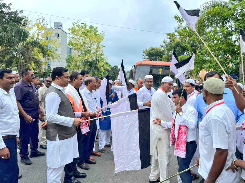 jayanta_malla's tweet photo. Flagged off the first batch of Haj Yatra 2022 at Ghy Airport this morning. After the 2 years break of Covid, this year a total of 3451 pilgrims will visit Haj from NorthEast. Today the first batch of 149 pilgrims left for Haj from Guwahati. I wish my best to everyone of them. https://t.co/XtMaMdsY11