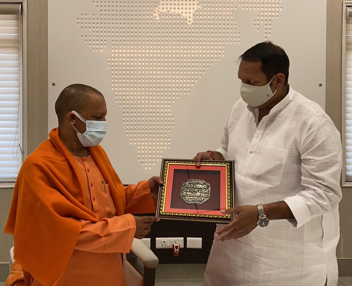 Chh_Udayanraje's tweet photo. उत्तरप्रदेश चे लोकप्रिय मुख्यमंत्री योगी आदित्यनाथ जी यांना वाढदिवसाच्या लक्ष लक्ष शुभेच्छा..!
@myogiadityanath https://t.co/0J1b7Wwf8v