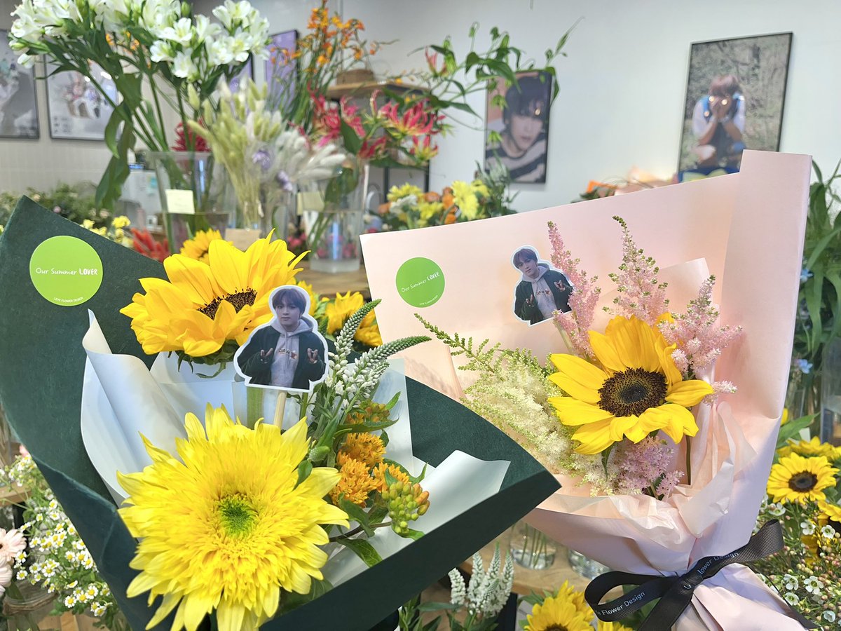 hclovezone's tweet photo. a flower shop full of sunflowers hosting an event and they have haechan personalized sunflower bouquets 🥹 https://t.co/CBVxnwUVza