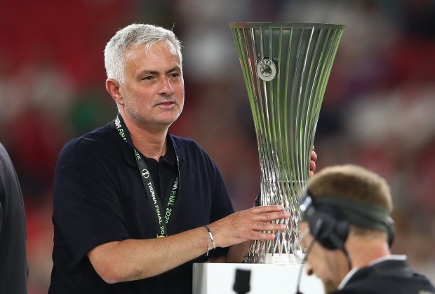 KickOffMagazine's tweet photo. Paris Saint-Germain are reportedly considering a move for Jose Mourinho, who recently led AS Roma to their first European trophy.

Read more ➡️ https://t.co/eUvzH18YTS https://t.co/5v0wAVPwd5