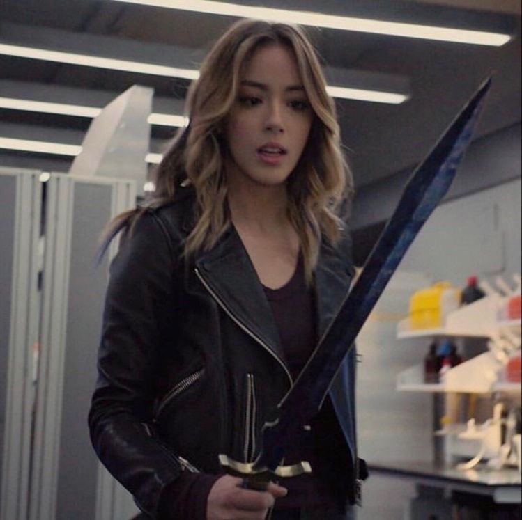 chloe bennet stan tweet media