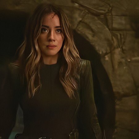 chloe bennet stan tweet media