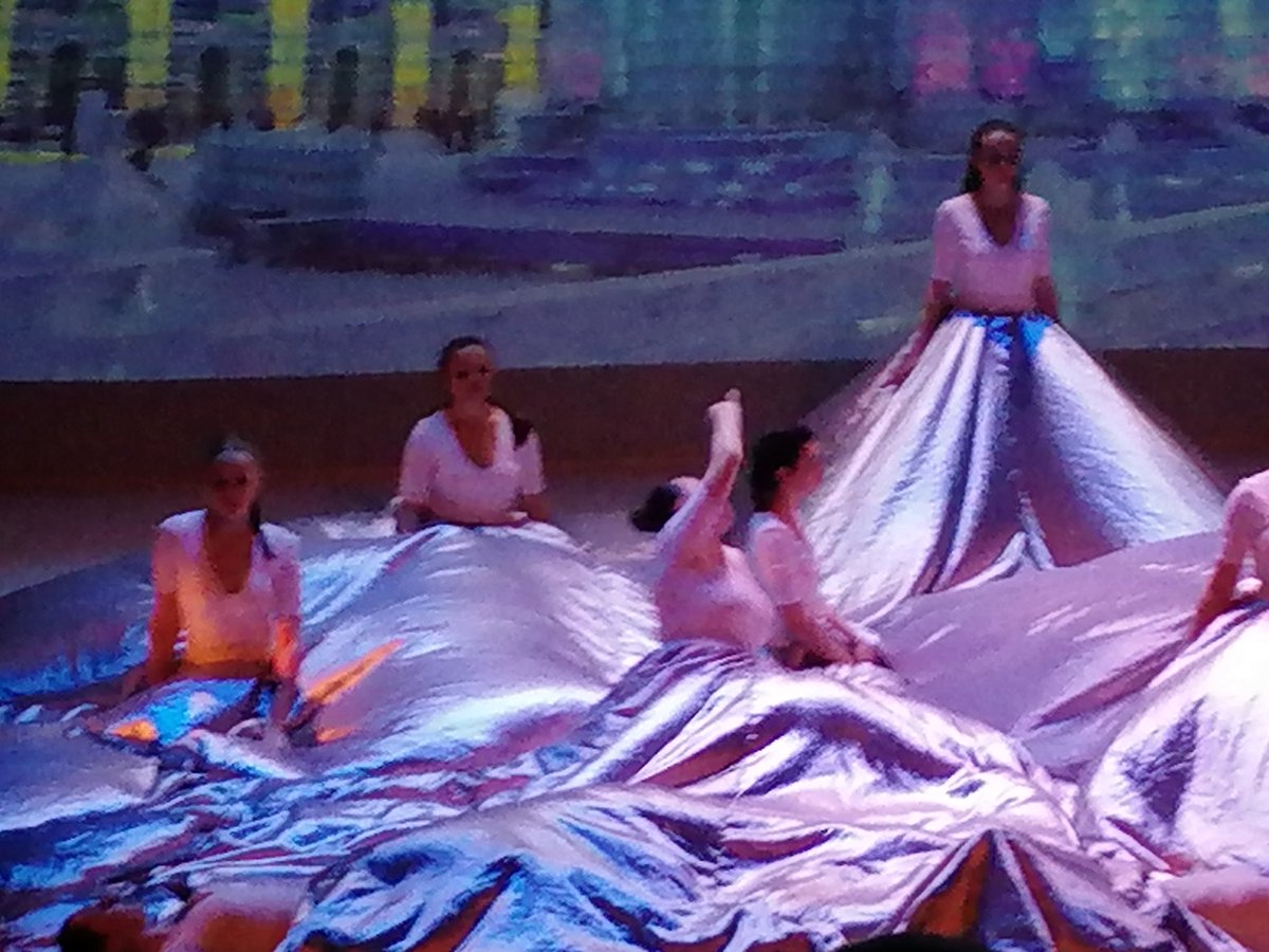 MEHOUAS JOSIANE (@mehouas_) on Twitter photo 2ème version aux #Quaidesreves à #Lamballe organisée par <a href="/FamillesRurales/">Familles Rurales</a>. Un spectacle haut en couleurs, de l originalité, des #danseuses et #danseurs appliqués dans les #Choregraphies. Une implication des #benevoles sans qui rien n est possible #cotesdarmor <a href="/regionbretagne/">Région Bretagne</a> 2ème version aux #Quaidesreves à #Lamballe organisée par <a href="/FamillesRurales/">Familles Rurales</a>. Un spectacle haut en couleurs, de l originalité, des #danseuses et #danseurs appliqués dans les #Choregraphies. Une implication des #benevoles sans qui rien n est possible #cotesdarmor <a href="/regionbretagne/">Région Bretagne</a>