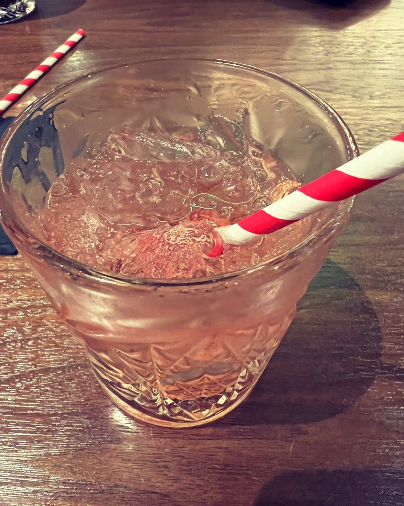 Fallen_Rose_Xo's tweet photo. @AviationGin w/ Lemon Lime and Bitters makes me very happy!!! Thank you @VancityReynolds #sogood #loveit #aviationgin #ryanreynolds #afterworkdrinks #workhardplayhard https://t.co/6Fxc35HKpd