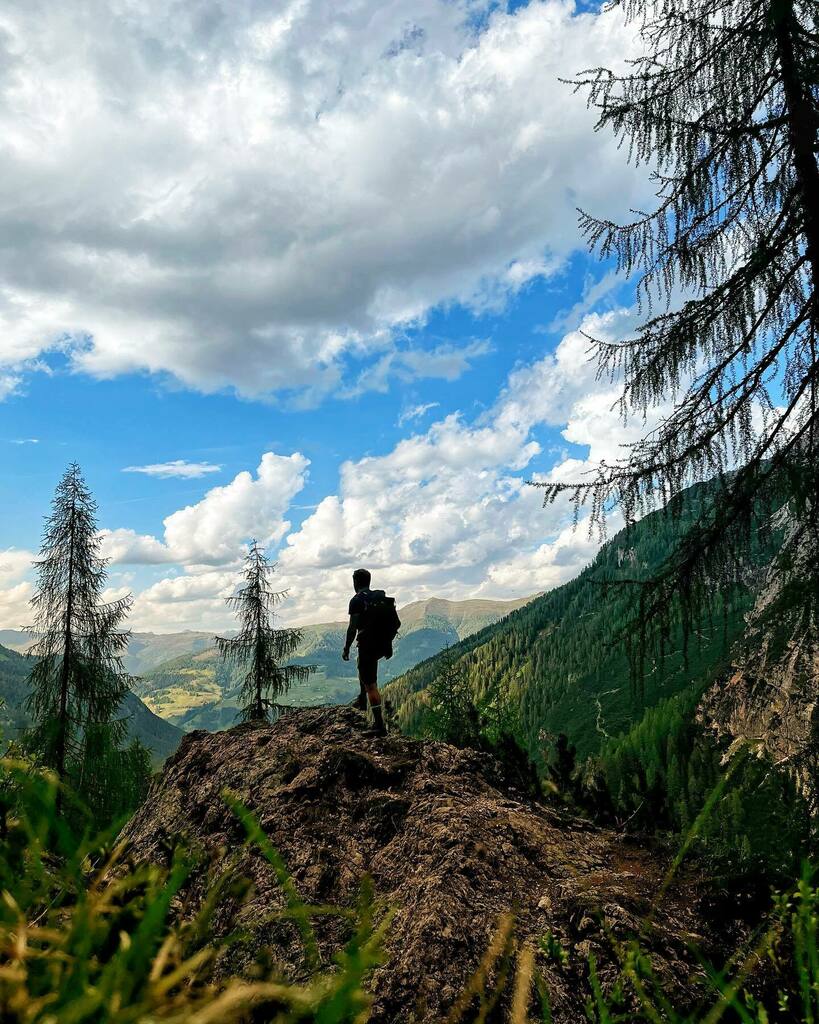 Things you need ⛰

#dolomiti #hiking #clouds #mountains #dolomites #sexten #3zinnendolomites #nature #freshair #trekking #unesco #unescoworldheritage instagr.am/p/CeahAFGIL3C/