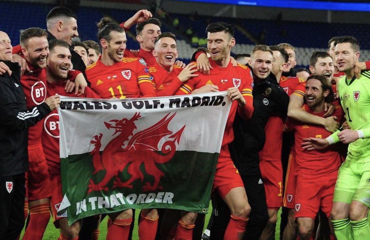 FTBLsection's tweet image. If Wales 🏴󠁧󠁢󠁷󠁬󠁳󠁿 qualify for the world cup today we’ll giveaway a mysteryretroshirts.co.uk box 

Retweet &amp;amp; follow us to enter.📲