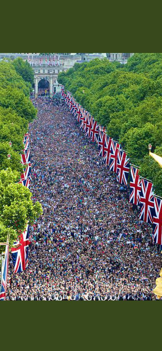 THIS IS WHAT YOU CALL A PICTURE. CAPTURES THE MOMENT. DONT YOU THINK SO. 🇬🇧👍🇬🇧