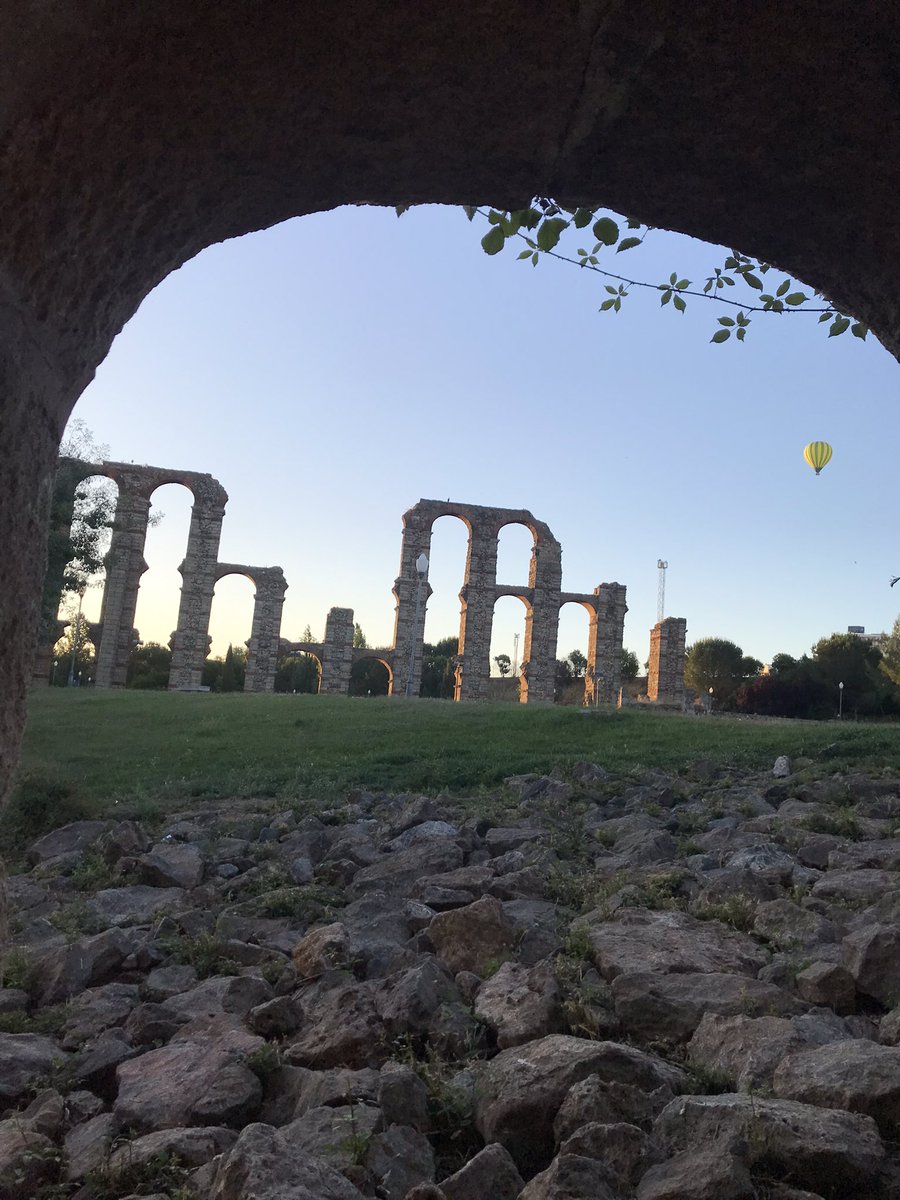 kano78's tweet photo. Buen día para darse una vueltecita por Mérida en globo,menudas vistas tiene que tener la ciudad desde ahí arriba @ayto_merida @Turismo_Merida_ @Merida_Al_Dia @jacobpetrus_tve @carlos_benito @slaplana_tve @abarniol_tve @agomezmeteo_tve @tiempobrasero  @pblanco66 @JuanPedro_SR https://t.co/9zFC0eiNe4
