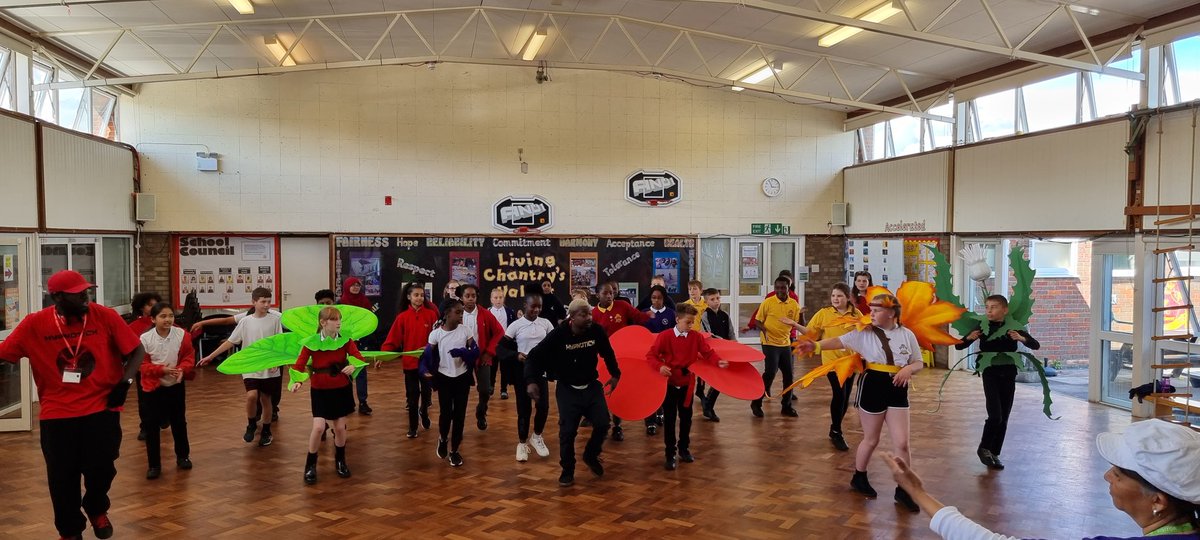 So excited to be en route to perform... YES perform!.. within the #JubileePageant with a fabulous group of pupils and staff from all of our Trust schools 🤩
<a href="/pioneer_trust/">Pioneer Learning Trust</a>
<a href="/WhitefieldLuton/">Whitefield Primary Academy</a>
<a href="/chantryprimary/">Chantry Primary Academy</a>
<a href="/SouthfieldLuton/">Southfield Primary Academy</a> #JubileeWeekend #70years #JubileeCelebrations #jubilee2022