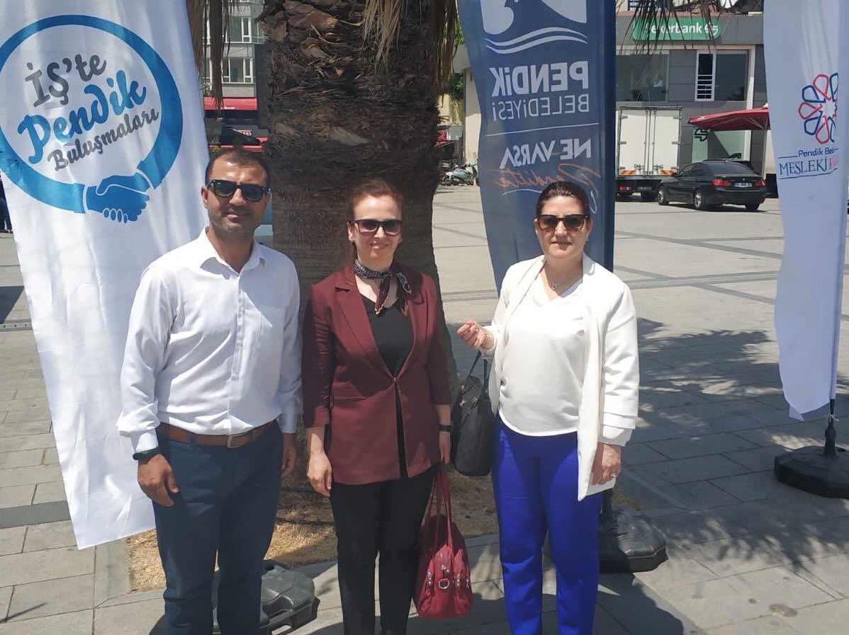 SgmPendik's tweet photo. Merkez Müdürümüz Sayın; Gülay TOKER ve Personellerimizden Hakan DAĞ, Bilgihan DİLMAÇ, Şafak ÇINAR 22. İşte Pendik Buluşmalarına katıldı.  #pendiksgm 

#sgkheryerde
#sgkherzamanyanınızda 

@istanbulsgim @sgksosyalmedya https://t.co/sZWAsdtqbp