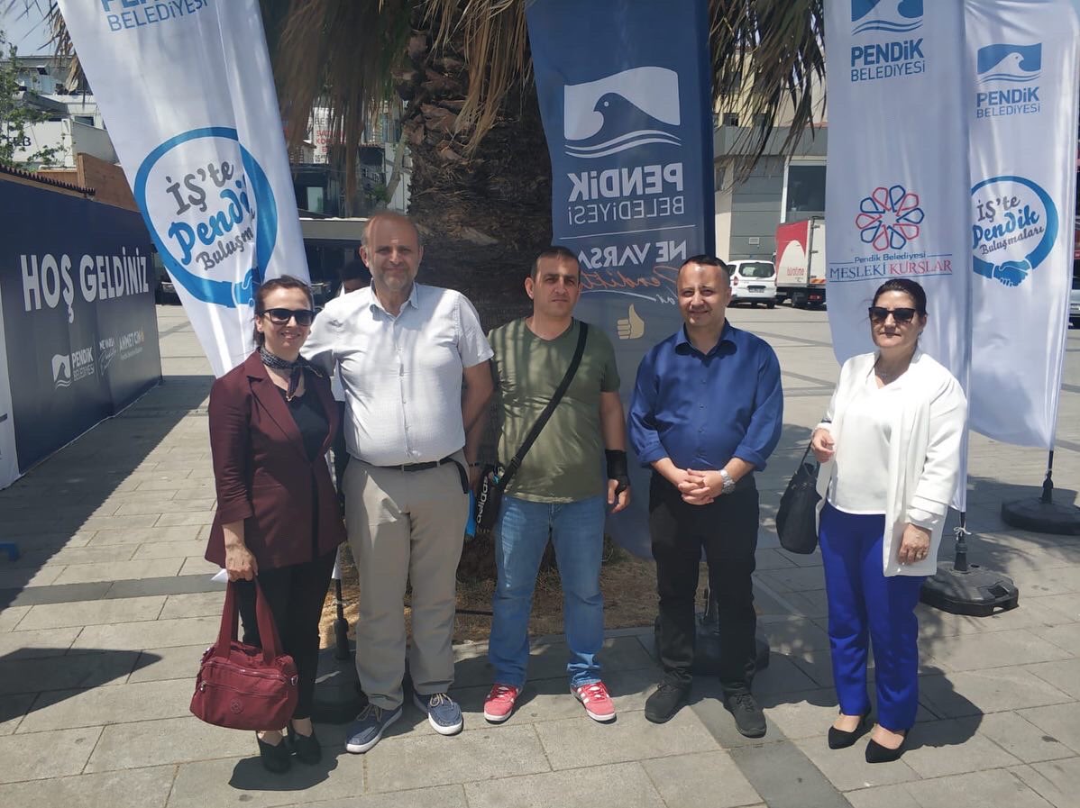 SgmPendik's tweet photo. Merkez Müdürümüz Sayın; Gülay TOKER ve Personellerimizden Hakan DAĞ, Bilgihan DİLMAÇ, Şafak ÇINAR 22. İşte Pendik Buluşmalarına katıldı.  #pendiksgm 

#sgkheryerde
#sgkherzamanyanınızda 

@istanbulsgim @sgksosyalmedya https://t.co/sZWAsdtqbp
