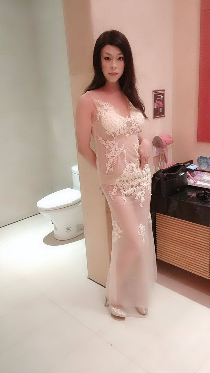 蠻喜歡這套透視裝，可惜只能在房間裏穿給你看喔，