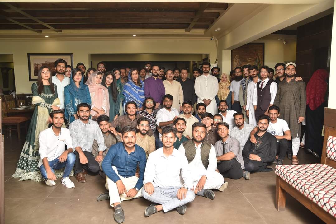 uet_textile's tweet photo. A farewell party was arranged for the Textile Engineering session 2018. Best of luck to all the students.
Arrangements credit: Textile session 2019
#graduatediaries #graduation #textile #engineering #UET #Faisalabad #session18 #graduation2022 #graduationday
20-05-2022 https://t.co/5erAagyyHb