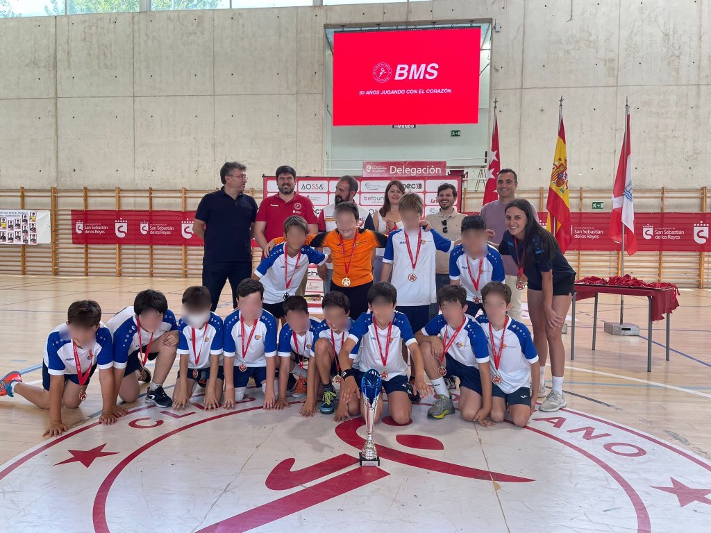 Nuestro equipo Alevín se sube a lo más alto del podio en el X Torneo de <a href="/BalonmanoSanse/">Balonmano Sanse</a>.

¡Enhorabuena campeones! 👏🏻👏🏻👏🏻

Gracias al equipo técnico y a la organización por hacer posible que los jugadores disfruten del #deporte.

#Balonmano
