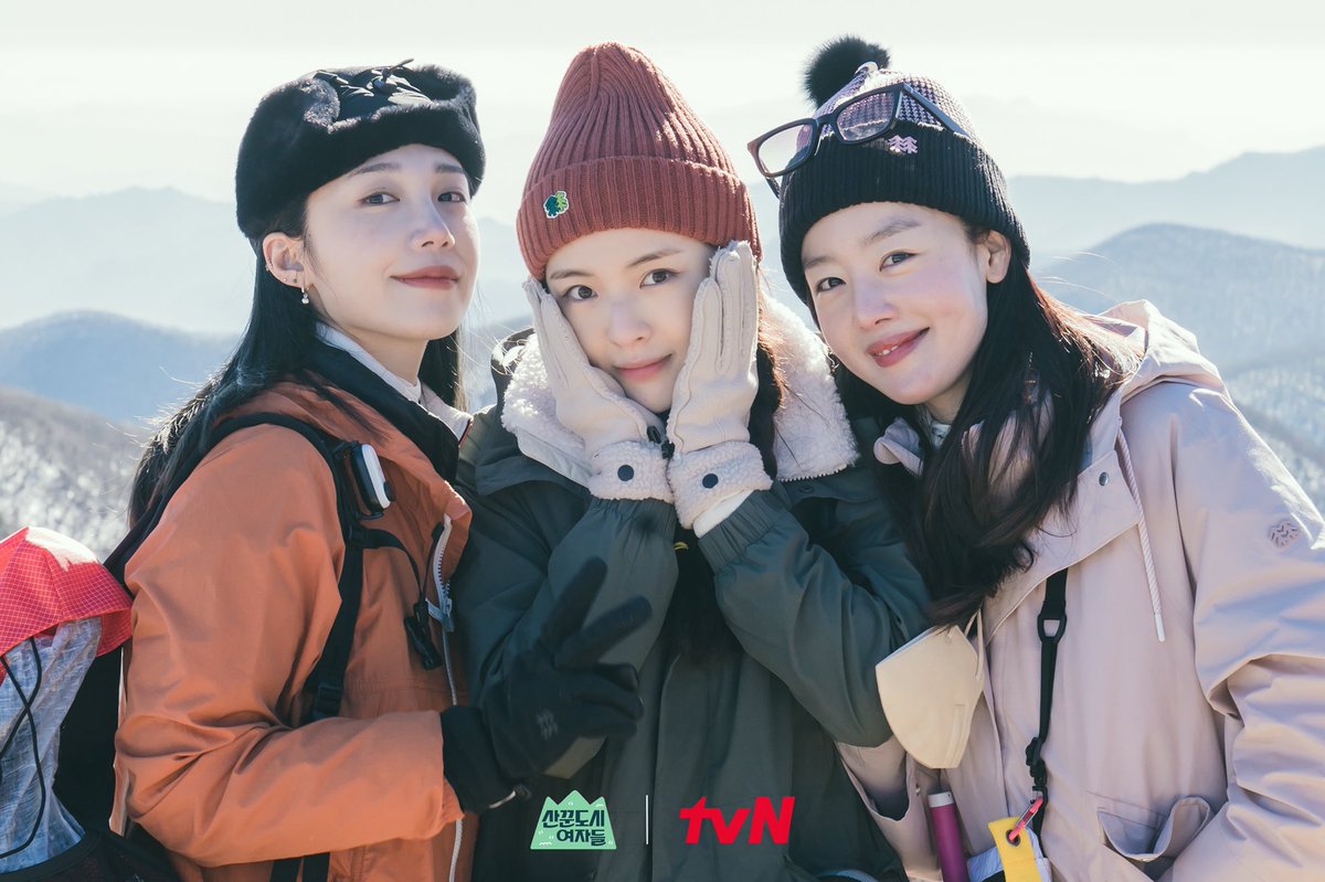 Kiyoleefy's tweet photo. Rewatch ‘Work Later Hike Now’, these 3 kids together is so funny, laugh from ep 1 to last🤣🤣🤣
Please I want another season of it😭😭😭 #worklaterhikenow #eunji #sunbin #sunhwa https://t.co/CnzB5bPvDG