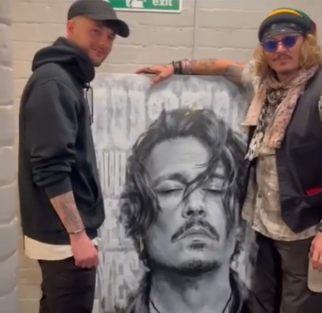Noneofthemknew1's tweet photo. remember this amazingly talented man and his stunning portrait
He got it to Johnny and what a sweet moment:  https://t.co/iA7Wd1ifI9
something nice for sunday morning ☕️ https://t.co/dbqt27ovak