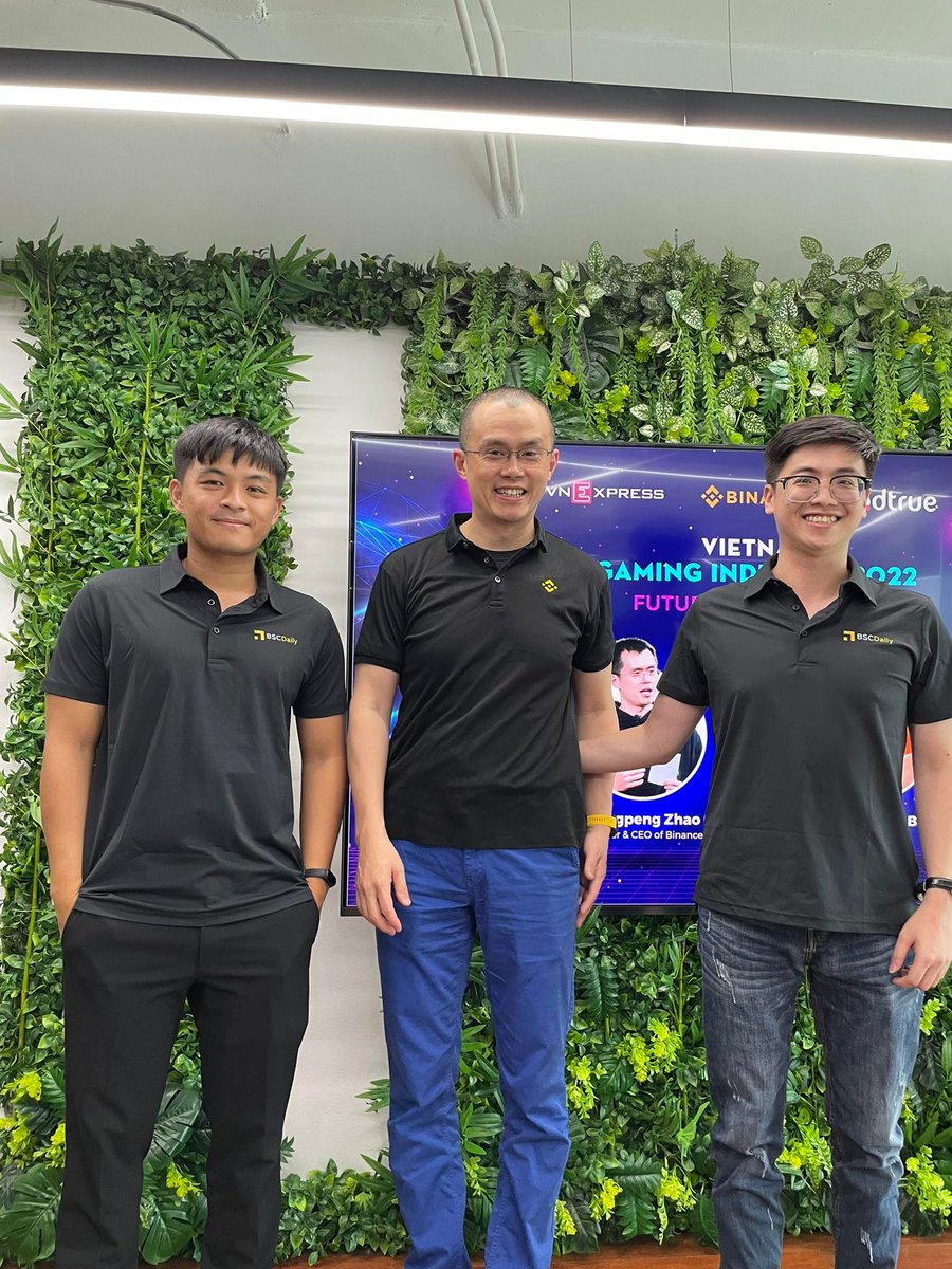 I co-founded <a href="/bsc_daily/">BSCDaily</a> back in February 2021 and it's now one of the biggest @BNBChain communities with content reaching many millions of impressions per month, 400,000 Twitter Followers and 31,000 Telegram members. Happy to finally meet <a href="/cz_binance/">CZ 🔶 BNB</a> today!