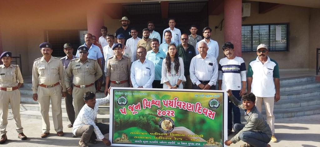 mamdhari's tweet photo. મામલતદાર કચેરી ધારી ખાતે વૃક્ષારોપણ કર્યુ. https://t.co/nLBsEceMYH