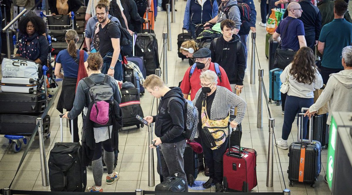 Is the #SchipholChaos not proof that air travel has been falsely cheap? Statement by #Schiphol CEO #Benschop after reaching an agreement with the unions: ‘pay increases will not be charged to the airlines’. Is the only solution not that we pay the real/fair price of air travel?