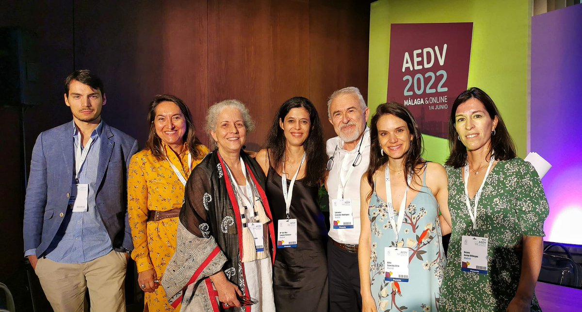 Elena_Heras's tweet photo. Gracias @PasqualiPaola @Salva_Gon_Rod por organizar un año más el simposio en técnicas de imagen #dermatoscopia #microscopiaconfocal #ecografia #Fotografia #inteligenciaartificial Un placer presentar las novedades en #dermatoscopia #Melanoma https://t.co/RexJmEkrRg