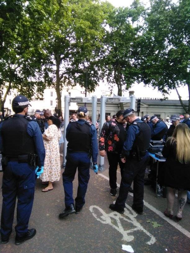 confident_queen's tweet photo. Attending The Queen’s Platinum Party at the Palace was such a lovely experience.. Everyone was just so friendly; dancing, singing and having fun. Seeing all those wonderful performers was just an amazing experience. Thanks to @DianaAward for such an amazing experience. https://t.co/6pF4O8nRM6