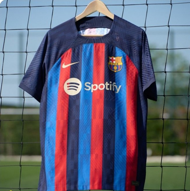 qmolins's tweet photo. Ara q ja s'ha presentat la samarreta d la 22-23 amb el nou sponsor, ja debem tenir dret a les xifres, oi?
#SpotifyGate Quin import ens pagarà @Spotify i quin import vam pagar al comissionista Darren Dein, q a l'Assemblea aplaidia amb les orelles? https://t.co/ISF85lW8KA