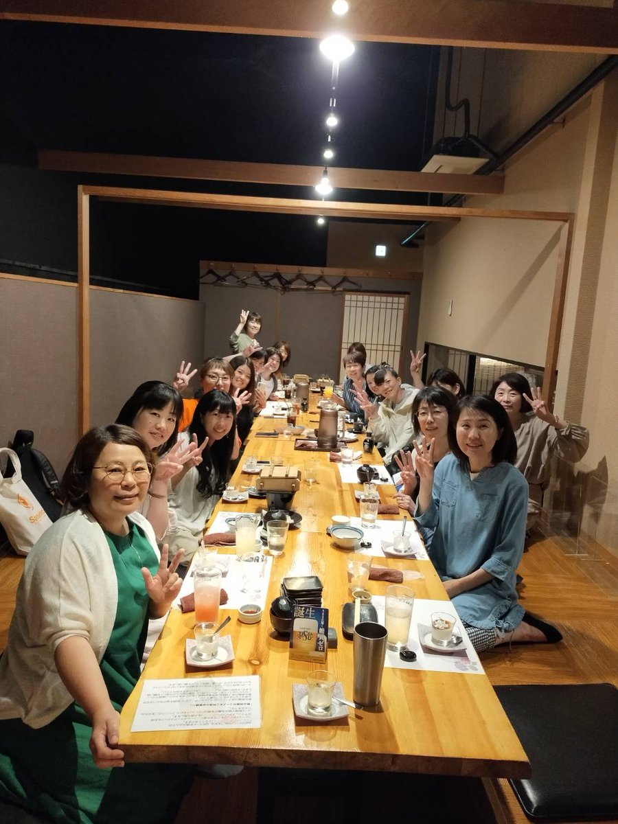 okayama_3sei10's tweet photo. 今日は岡山支部の党員・メルマガ会員・サポーターの女子会だったそうです。

いやぁ、楽しそうですね！

信じられるか…？これ…政治団体の女子会なんだぜ…

こんな気さくな人達が岡山支部を支えてくれています！

明るい未来を語るのは楽しいんですよ！

皆様も仲間になりませんか？
#参政党
#女子会 https://t.co/14HuNgR8Cw