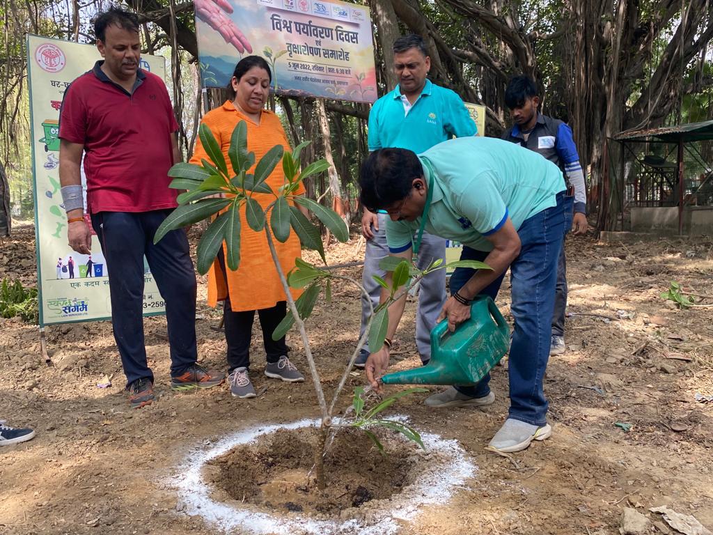 NigamPrayagraj's tweet photo. Celebrate the beauty of our world by protecting it with your action π
On #worldenvironmentday day plantation drive was conducted by #MunicipalCorporationofPrayagraj at #chandrashekharazadpark
#ThinkGreenKeepItClean #WorldEnvironmentDay2022 #BetterEnvironmentBetterTomorrow https://t.co/mIvASXWH3A