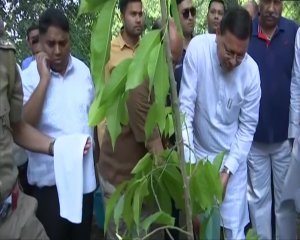 News1IndiaTweet's tweet image. #Uttarakahnd: राज्य के मुख्यमंत्री पुष्कर सिंह धामी ने देहरादून में विश्व पर्यावरण दिवस के अवसर पर पौधारोपण किया।

#WorldEnvironmentDay @pushkardhami @bjputtarakhand #news1india