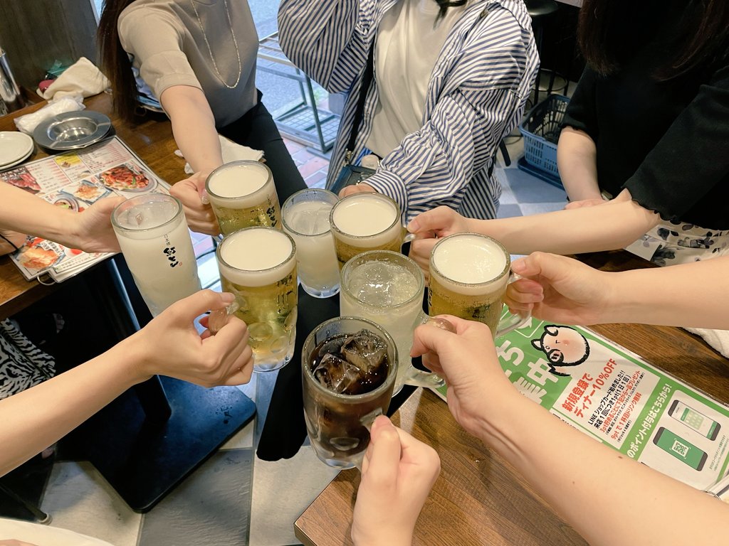 megumi_sek's tweet photo. 2022.06.05
FAVE1 일본 1st 팬미팅🎼
셔니회도 건배~
오늘도 술.술.술🍻
그래도 우리는 술보다 FAVE1을 사랑해😍ㅋㅋ
우리 빼이보릿 FAVE1❣️앞으로 화이팅!!
#FAVE1
#1_chu
@gusdl210 @100per_jonari @100per_yongyong @100per_hyukjin https://t.co/pSBoNuDYHl