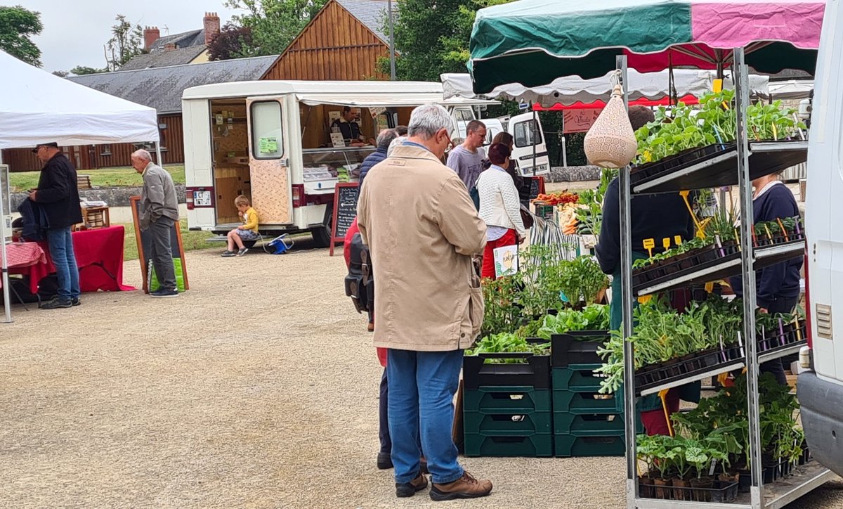 LongueJumelles's tweet photo. #MarchéDeProduitsLocaux
Ce matin, le #marché de produits locaux s'installe à @longuejumelles avec ses produits du #terroir 🍎
🔸 De 9h à 13h
🔸 Sur l’esplanade du moulin
🔸 GRATUIT
https://t.co/KuudKCzcwH
#printemps #mangersain #enfamille #sortieduweekend #margerlocal https://t.co/2KToEizQvT