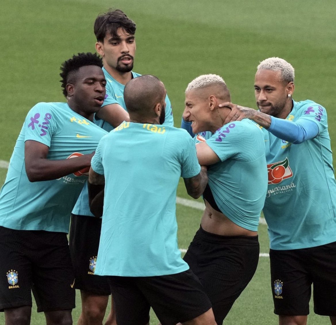 Regista tweet media