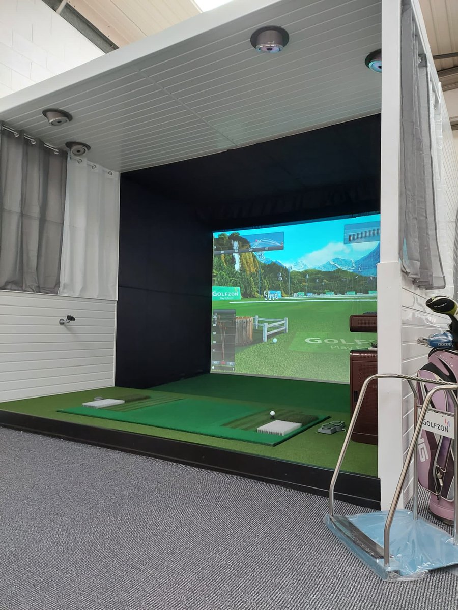 Has the 🌧 changed your jubilee plans ??? Times available today 🏌️‍♂️🏌️‍♀️ #Golfzon #indoorgolf