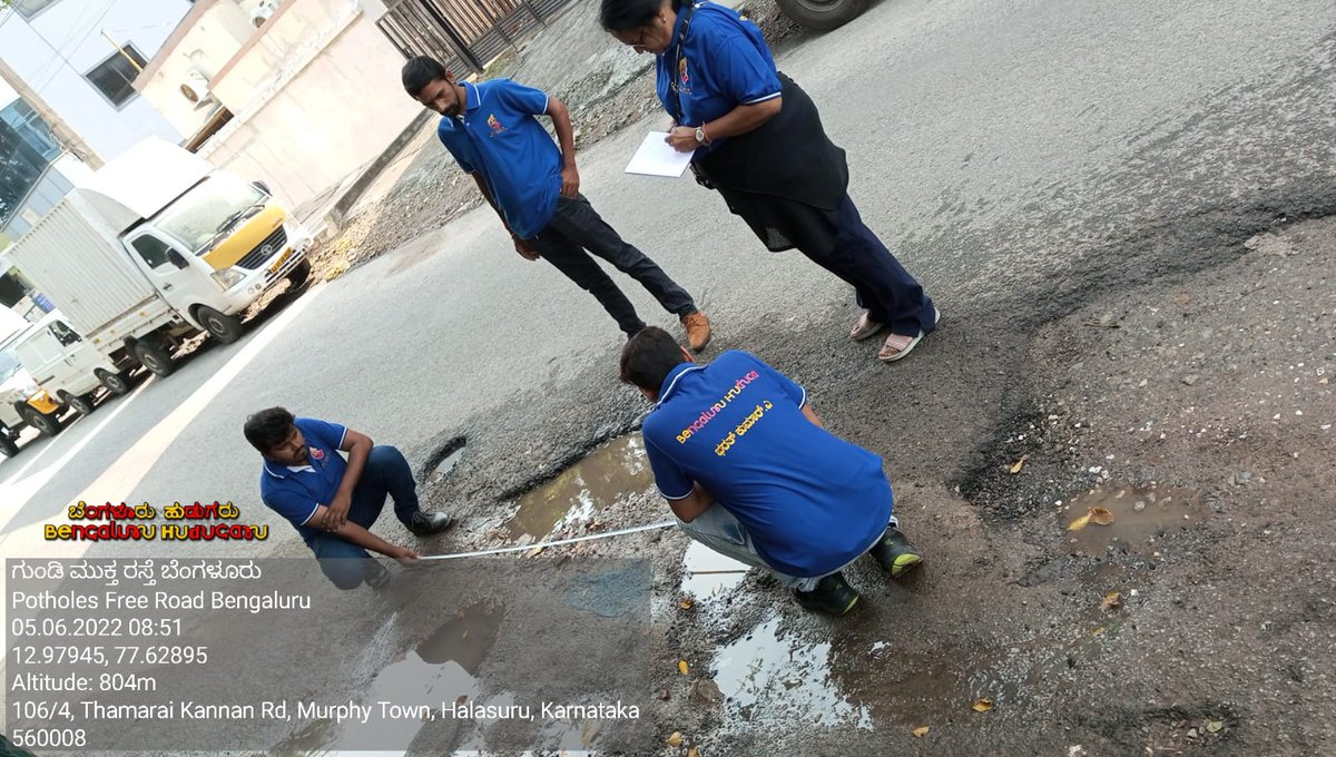 VinodKartavya's tweet photo. #PotholesFreeRoad Bengaluru campaign 4 at Ulsoorr, Old Madras road. Geo tagging the Potholes and also #selfieWithPotholes and upload to BBMP Sahaya 2.0 app.
@BBMPCOMM @BBMPAdmn @CMofKarnataka @narendramodi
#ಗುಂಡಿಮುಕ್ತರಸ್ತೆ ಅಭಿಯಾನ ೪.
@BengaluruHudgru https://t.co/uFJQtLE9ox
