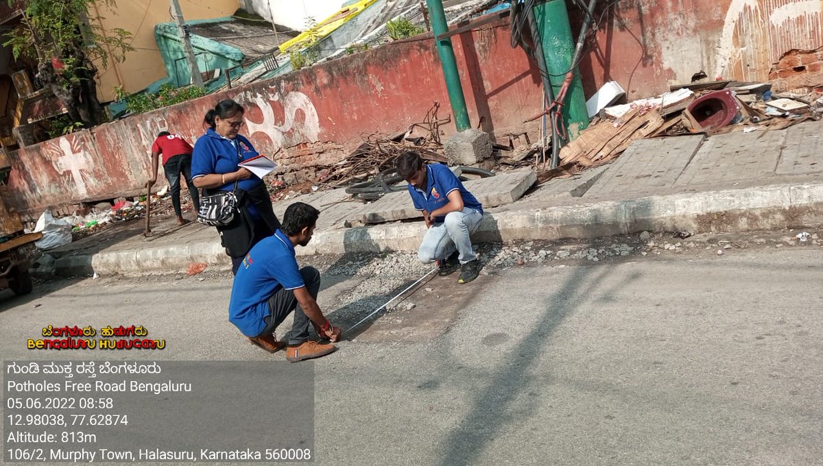 VinodKartavya's tweet photo. #PotholesFreeRoad Bengaluru campaign 4 at Ulsoorr, Old Madras road. Geo tagging the Potholes and also #selfieWithPotholes and upload to BBMP Sahaya 2.0 app.
@BBMPCOMM @BBMPAdmn @CMofKarnataka @narendramodi
#ಗುಂಡಿಮುಕ್ತರಸ್ತೆ ಅಭಿಯಾನ ೪.
@BengaluruHudgru https://t.co/uFJQtLE9ox