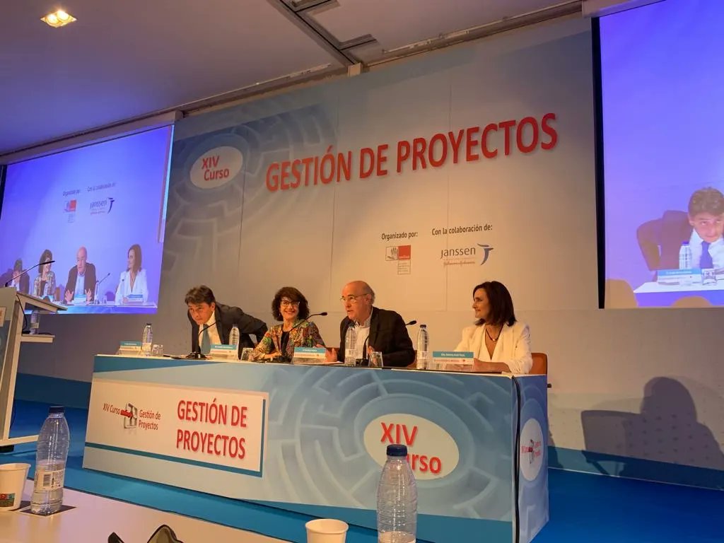 saludsurgranada's tweet photo. Contenidos muy interesantes se han tratado en el XIV Curso de Gestión de Proyectos organizado por @SEDISA_NET y en el que han participado directivos de la salud de toda España. Entre ellos, formando parte del #ComitéEvaluador de proyectos @aconroyo, gerente @saludsurgranada https://t.co/OyOGbevUTE