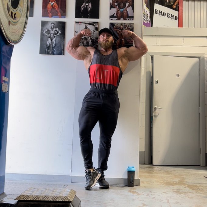 Gentlemen front double bicep 💪🏽 https://t.co/dduOwp21ia<a href="/tag/model"class="tags"><span>#model</span></a><a href="/tag/muscle"class="tags"><span>#muscle</span></a><a href="/tag/male"class="tags"><span>#male</span></a><a href="/tag/pump"class="tags"><span>#pump</span></a><a href="/tag/muscleworship"class="tags"><span>#muscleworship</span></a>