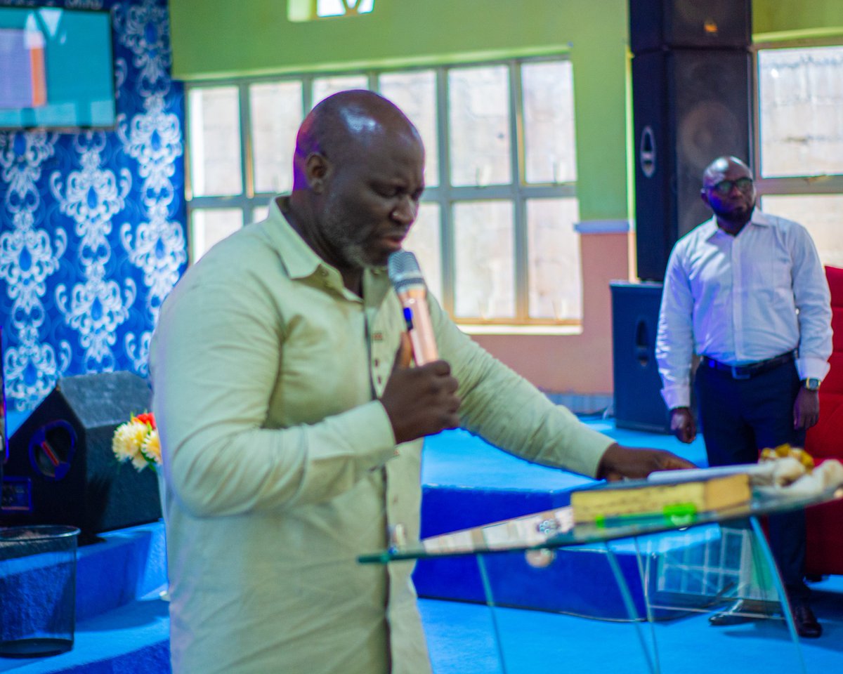 NewlifeEmbassy2's tweet photo. PST. Geoffrey Recab on the Topic: Making the best use of your mind.
Prov. 23: 7; Gen. 1: 26-28
You are a product of creative thinking. Creative thinking connotes Creation.

#SundayService  #Newlifeembassy #Destinydiscoveryhouse #Simonjfwa https://t.co/OWuRhhf16Q