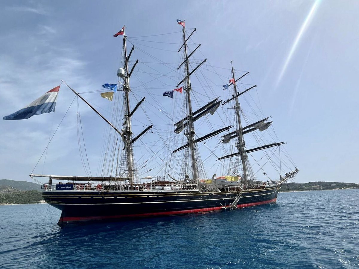Stad_Amsterdam's tweet photo. At Nautor’s Swan Cup (2022 Swan Sardinia Challenge), Randstad Italy guests have the perfect view on board Clipper Stad Amsterdam! #spectatorship https://t.co/YmFT958gdY