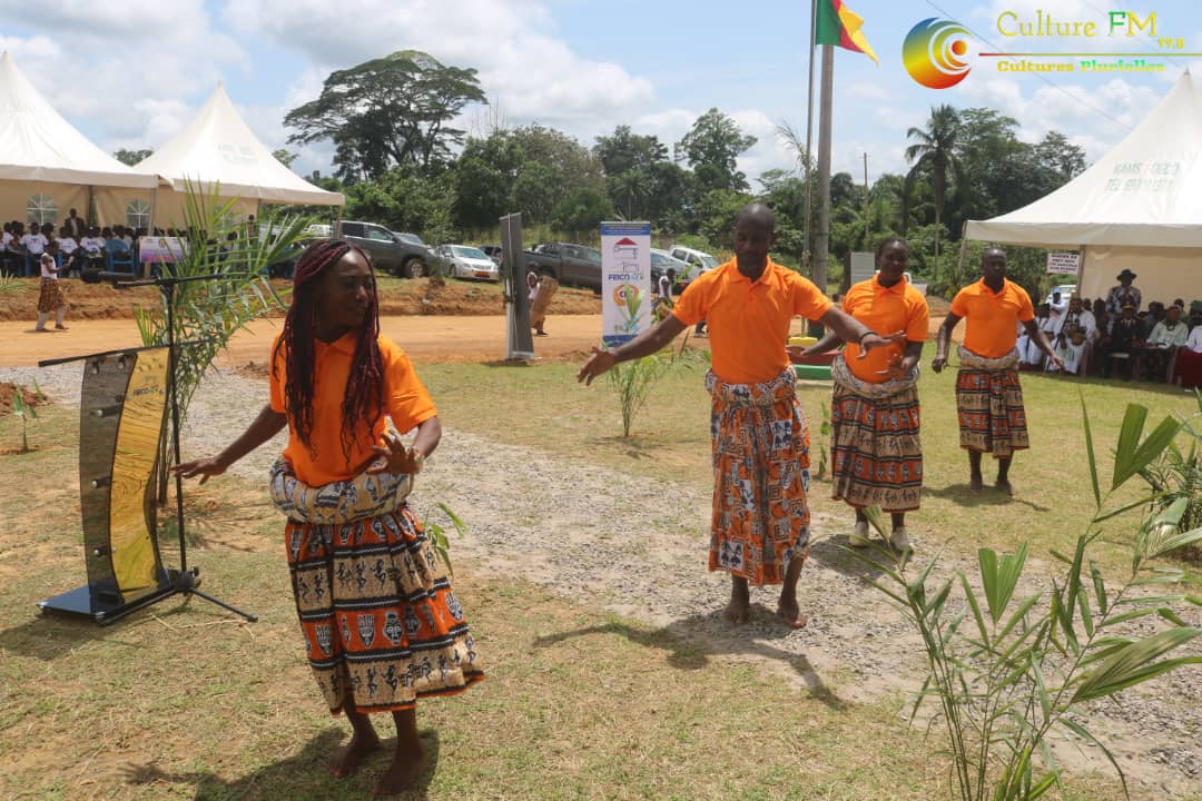 RadioCultureFm's tweet photo. L’#Assiko, #dansepatrimoniale #Bassa #Bati #Mpoo, était au rendez-vous de l’inauguration de la #CitéMunicipale de #Biyouha.
Suivez-nous sur @RadioCultureFm
#Patrimoine #NyongEtKellé #Cameroun #CultureFM https://t.co/xA5dnwm4gI