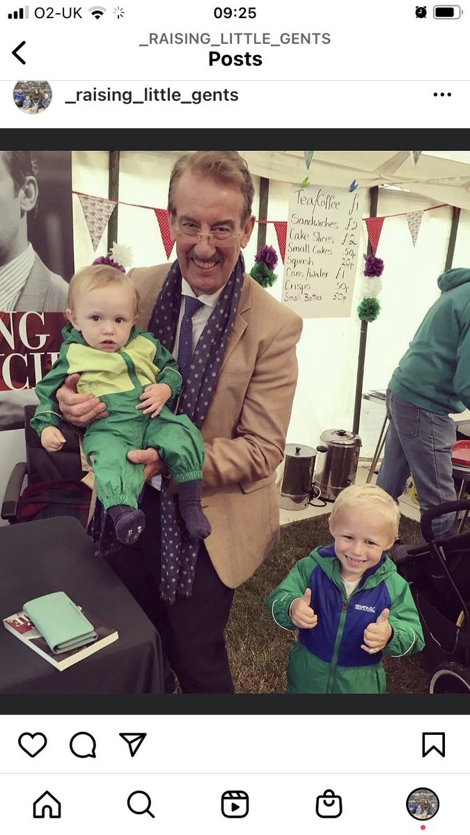 TammyRoote's tweet photo. @ofah_podcast @BeingBoycie My children and I met him a few years back at the fat forest show where he held my son Jude for a photo. His wife took a photo too and shared on twitter😆 He was so down to earth and just pure lovely ☺️ A true legend gone far too soon ❤️ https://t.co/FhffwuOCkW