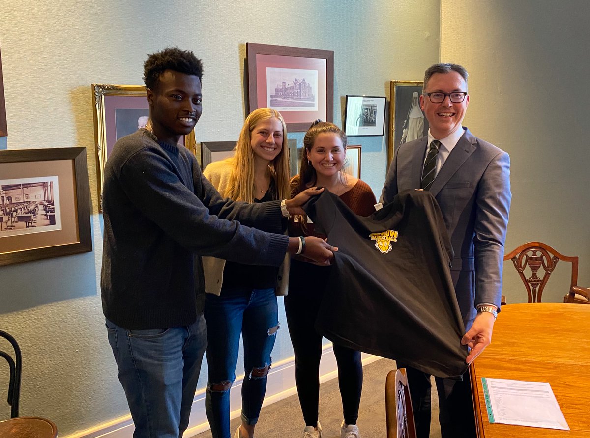 Genuinely delighted to welcome DePauw University Indiana Liberal Arts students to St Mary’s this week to link up with our students. Love the Tigers basketball top🐯. Could there be a return to my playing🏀days!