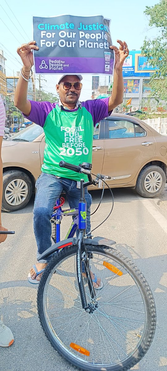 apmdd_ind's tweet photo. Ranchi witnessed one of the worst heat wave in last few decades. The vendors are also calling for #ClimateJusticeNow #FossilFuelFreeBefore2050 #ReparationForClimateDebt #RealZeroNotNetZero #StopFundingFossilFuels https://t.co/ePYXcQBDvl