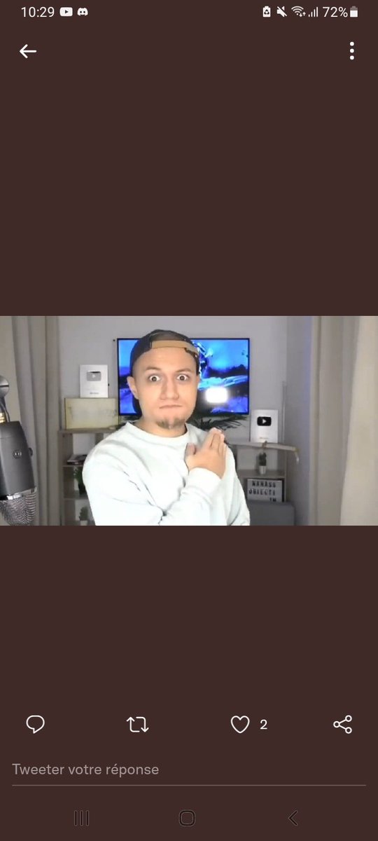 Davy26491969's tweet photo. La tête de nanass😂😂🤣 https://t.co/ii1r79XzHg