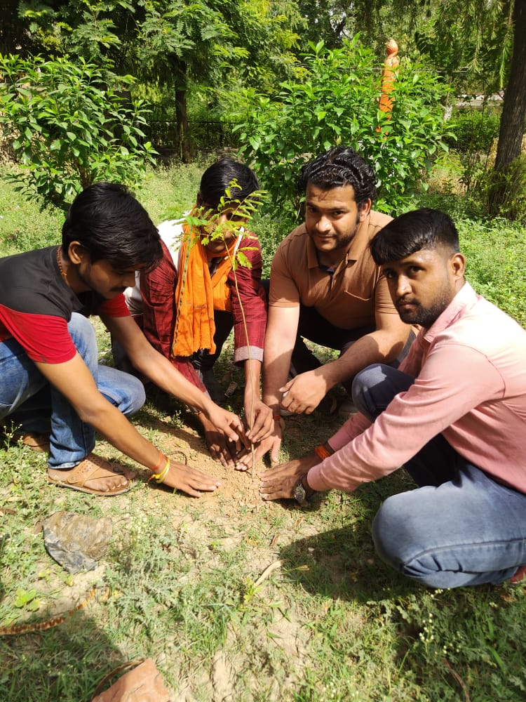 abvpforkanpur's tweet image. आज अखिल भारतीय विद्यार्थी परिषद बांदा जिले के कार्यकर्ताओं द्वारा वृक्षरोपण किया गया ।।
 #वृक्ष लगावो_जीवन बचाओ !  
#WorldEnvironmentDay2022