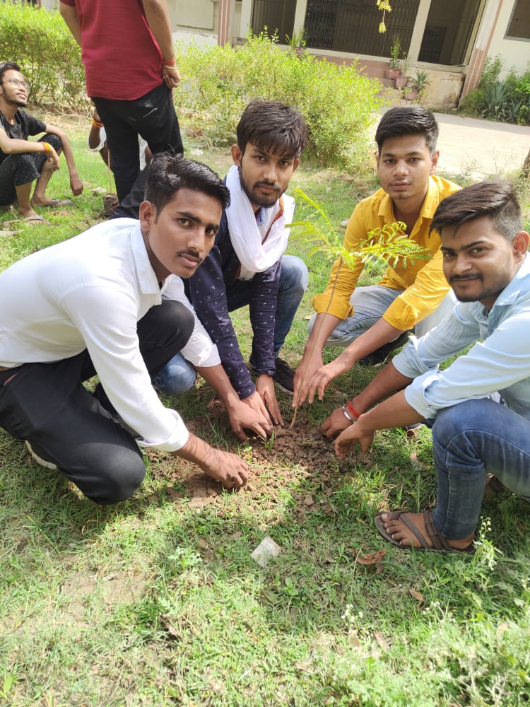 abvpforkanpur's tweet image. आज अखिल भारतीय विद्यार्थी परिषद बांदा जिले के कार्यकर्ताओं द्वारा वृक्षरोपण किया गया ।।
 #वृक्ष लगावो_जीवन बचाओ !  
#WorldEnvironmentDay2022
